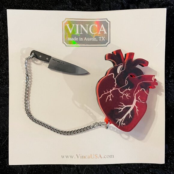 Vinca Heart of Aghast Brooch - Frosted Red - Picture 4 of 8